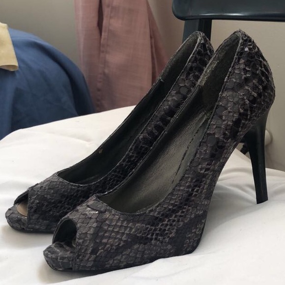 Open toe snakeskin heels - Picture 2 of 3